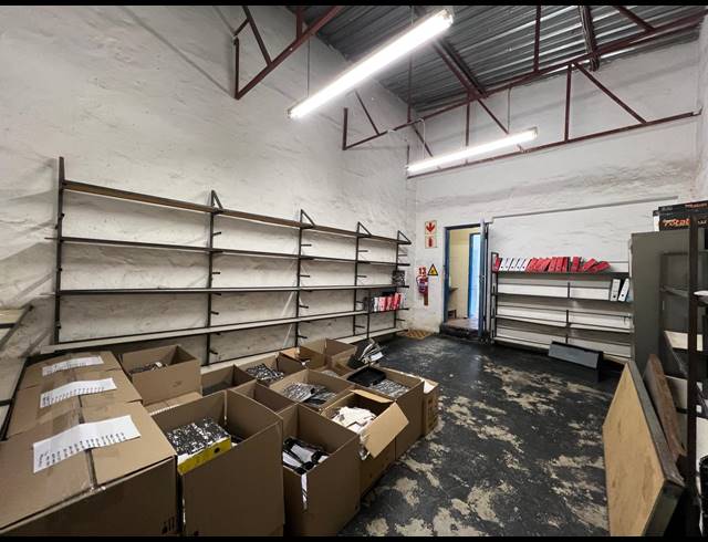 1,299M² WAREHOUSE TO LET IN FERNDALE